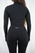 Cargar la imagen en la vista de la galería, Evolve Longsleeve Crop Sweater 🔥
