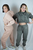 Cargar la imagen en la vista de la galería, Soft Collection – Crop Hoodie para Mujer 🔥🧥
